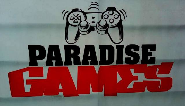 La remise des prix aux gagnants du tournoi de jeux vidéo PARADISE GAMES Abidjan