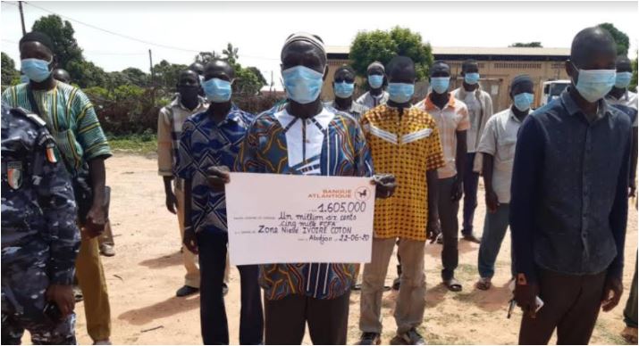 Côte d’Ivoire Atlantique Assurance Indemnise les agriculteurs sinistrés durant la campagne cotonnière 2019 - 2020