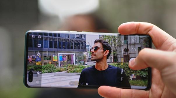 TECNO MOBILE Lancement prochain du PHANTOM X avec un design de rêve