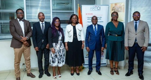 Le Ministre de la Transition Numérique Ibrahim Khalil KONATE en visite à l'ARTCI